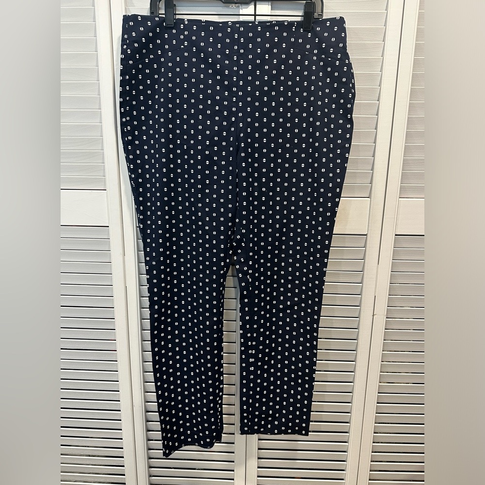 Chicos, so slimming blue and white ankle pant size 12